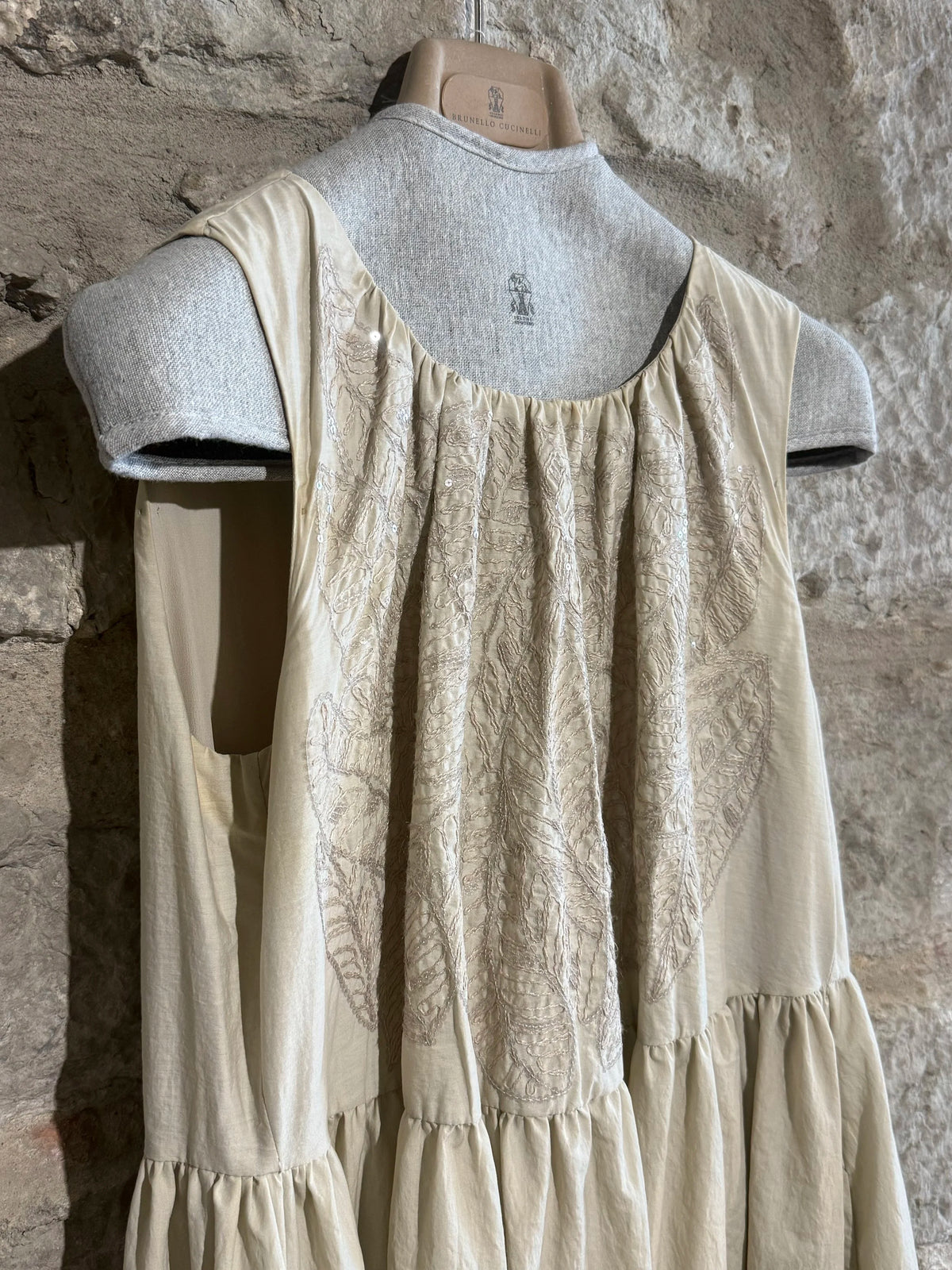 Brunello Cucinelli kaunistustega maksikleit, vaade 2