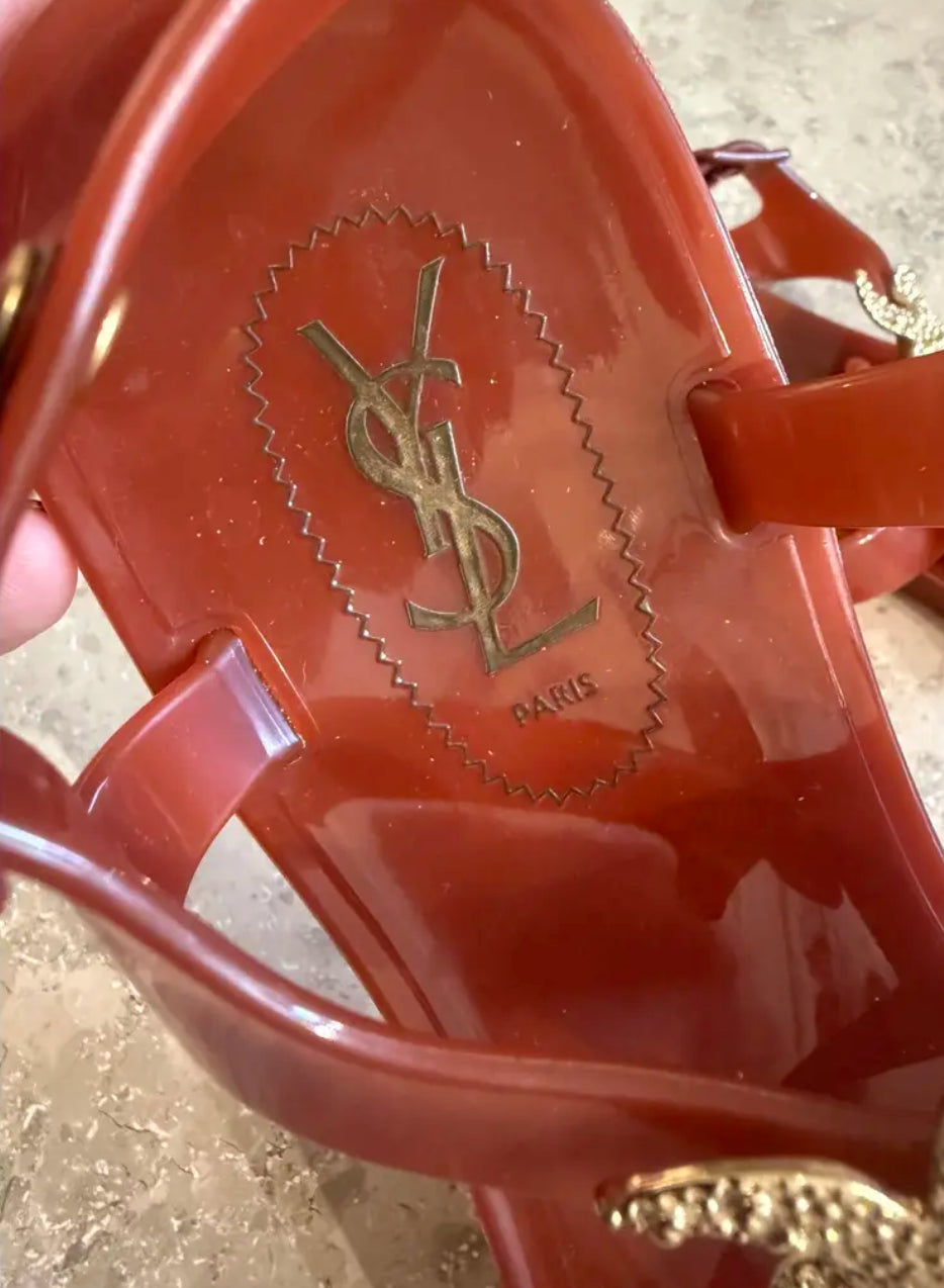 Yves Saint Laurent plätud, vaade 2