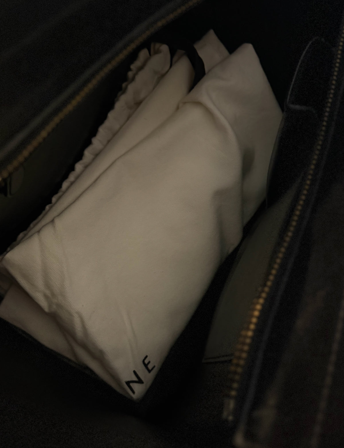 Celine Mini Luggage must nahast käekott, vaade 5