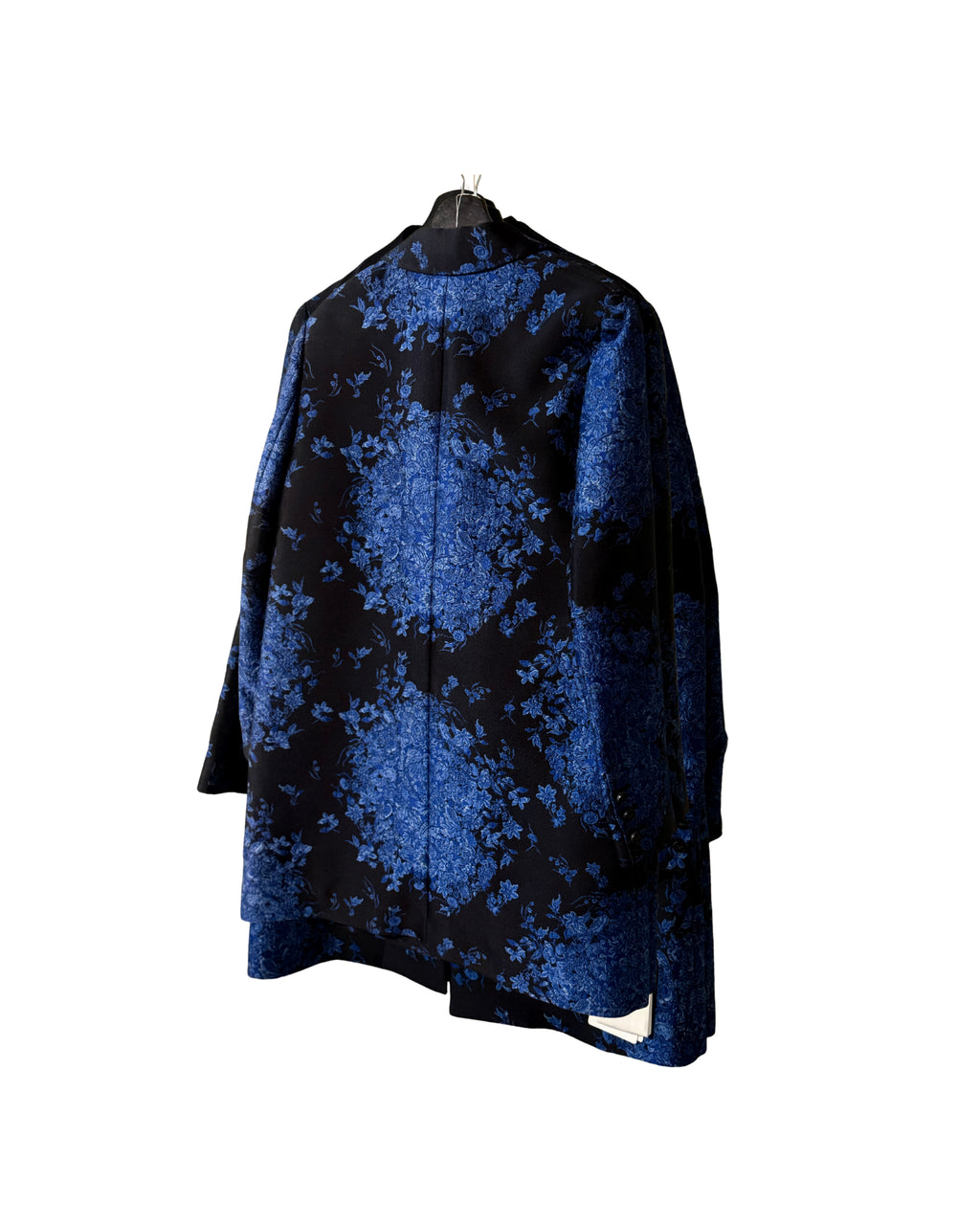 Valentino mantel, vaade 2